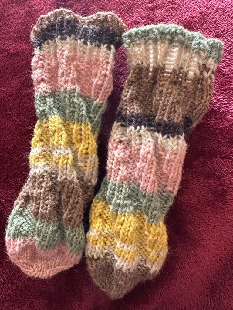 Babysocken im Spiralmuster